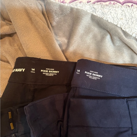 Old Navy High Rise Pixie Pants Womens Size 14 Tall. Black and Blue . Like New. - Picture 2 of 2